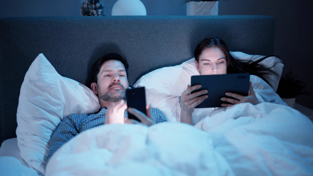 Too Much Screen Time Before Bed : Causes Headache